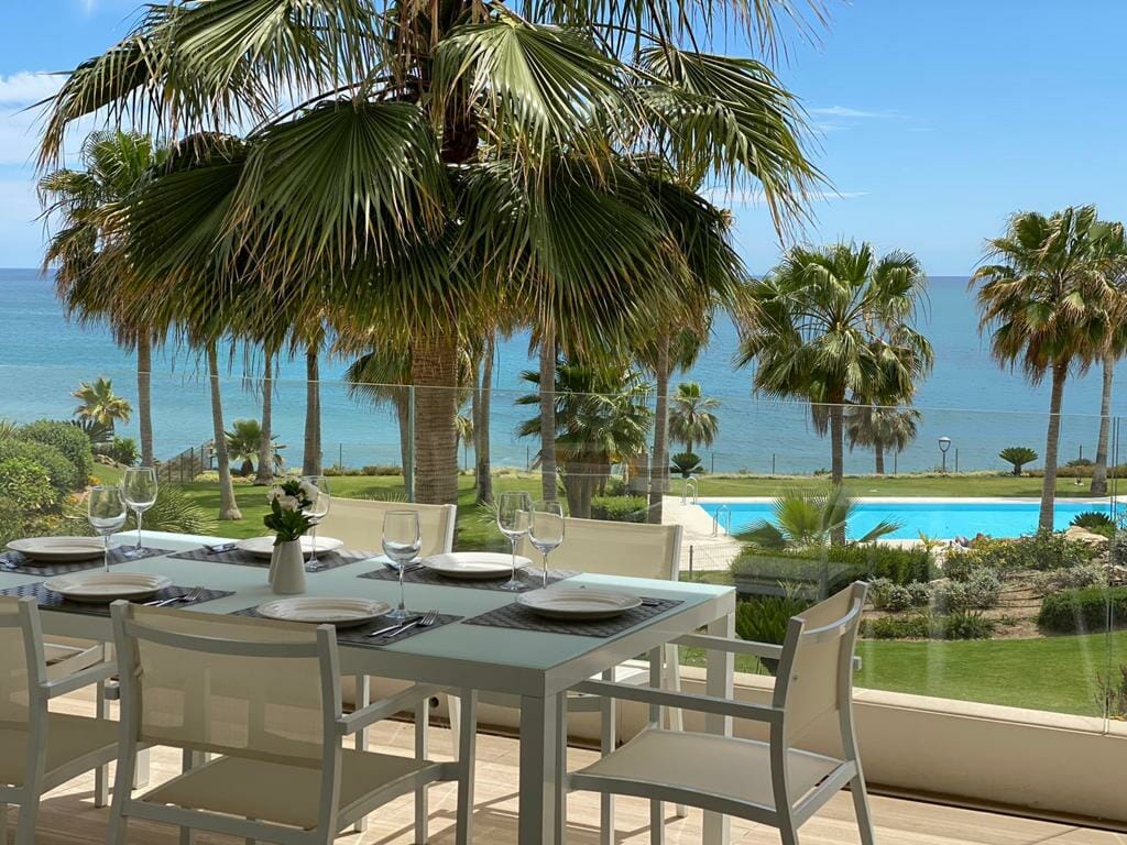 Horizon beach - eerstelijns zon/zee/strand appartement in Estepona