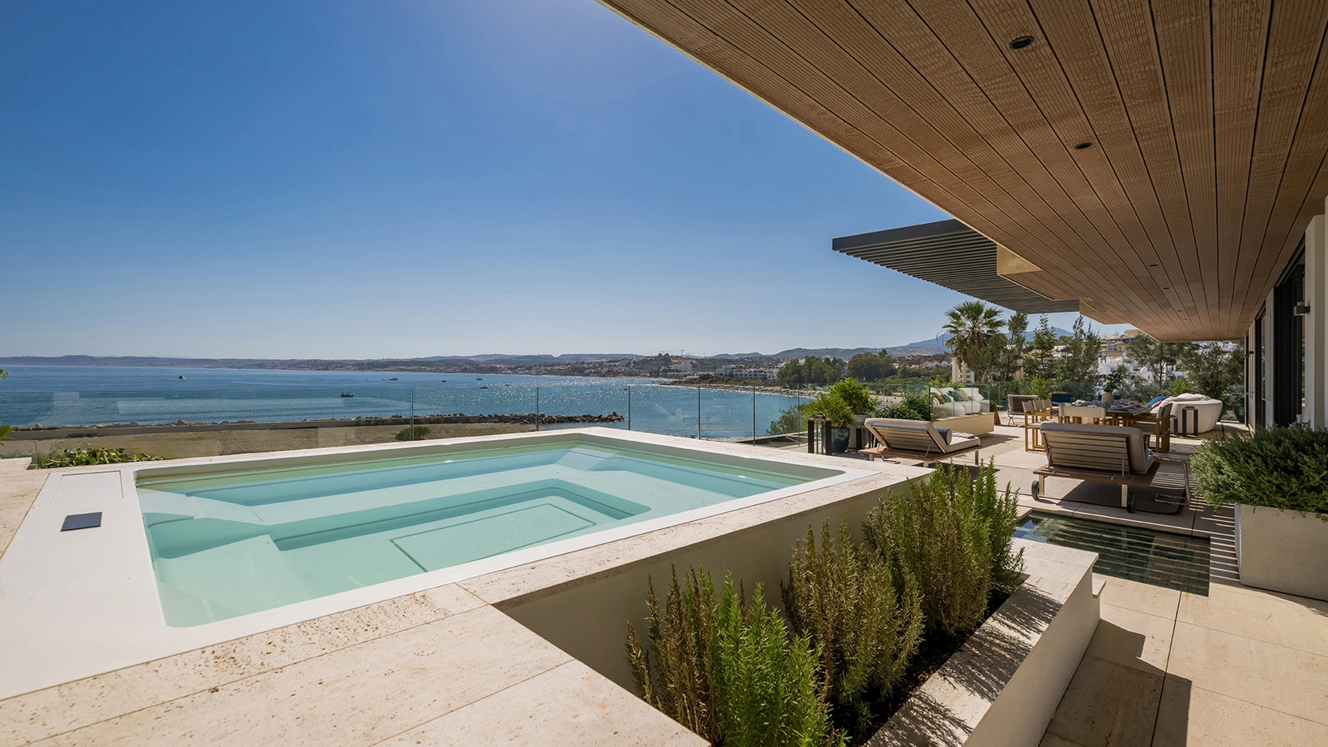 Atelier 4: originele foto van de residentie aan het strand in Estepona