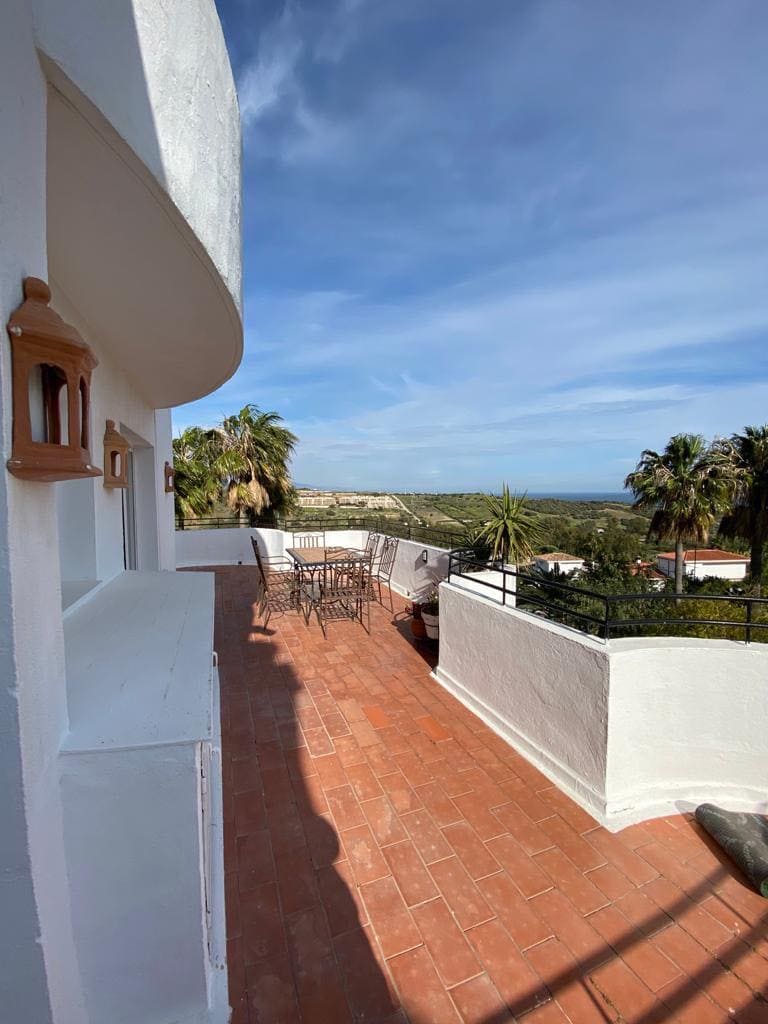 estepona-golf-03 Ruim terras van het appartement in Estepona Golf